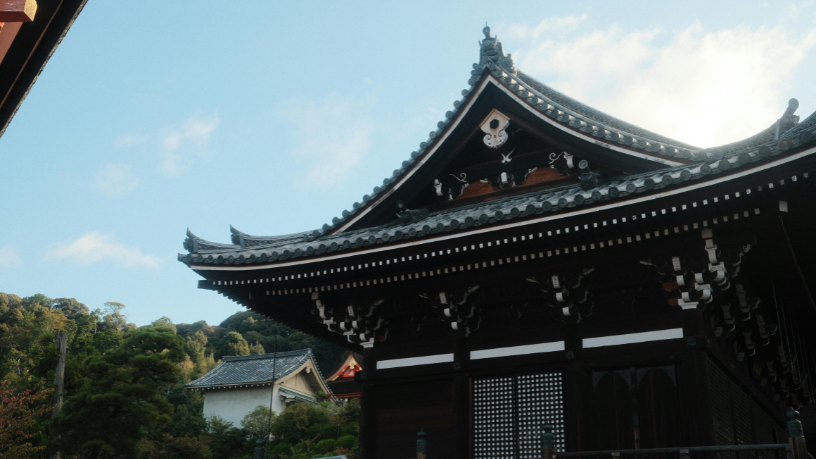 Os templos japoneses carregam significados profundos para a cultura local, reflete Alberto Toshio Murakami.