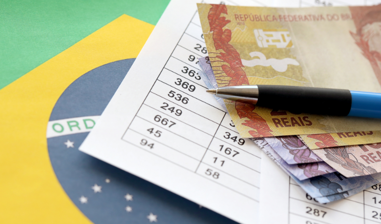 Tarifas dos EUA sobre produtos brasileiros: o que está em jogo e por que esse impasse pode afetar a economia do Brasil